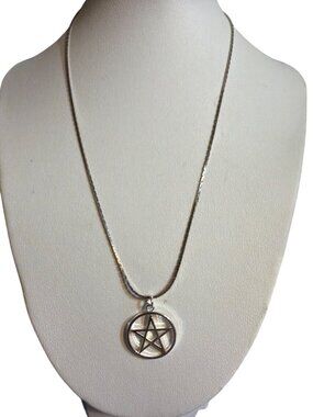 Pentagram Pendant Necklace Choker Silver Tone Chain Round Openwork 16" Light